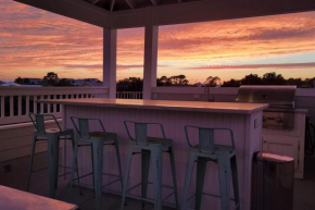 Golf Cart, 3 King Beds, Covered Rooftop Area, Half Mile to Beach!